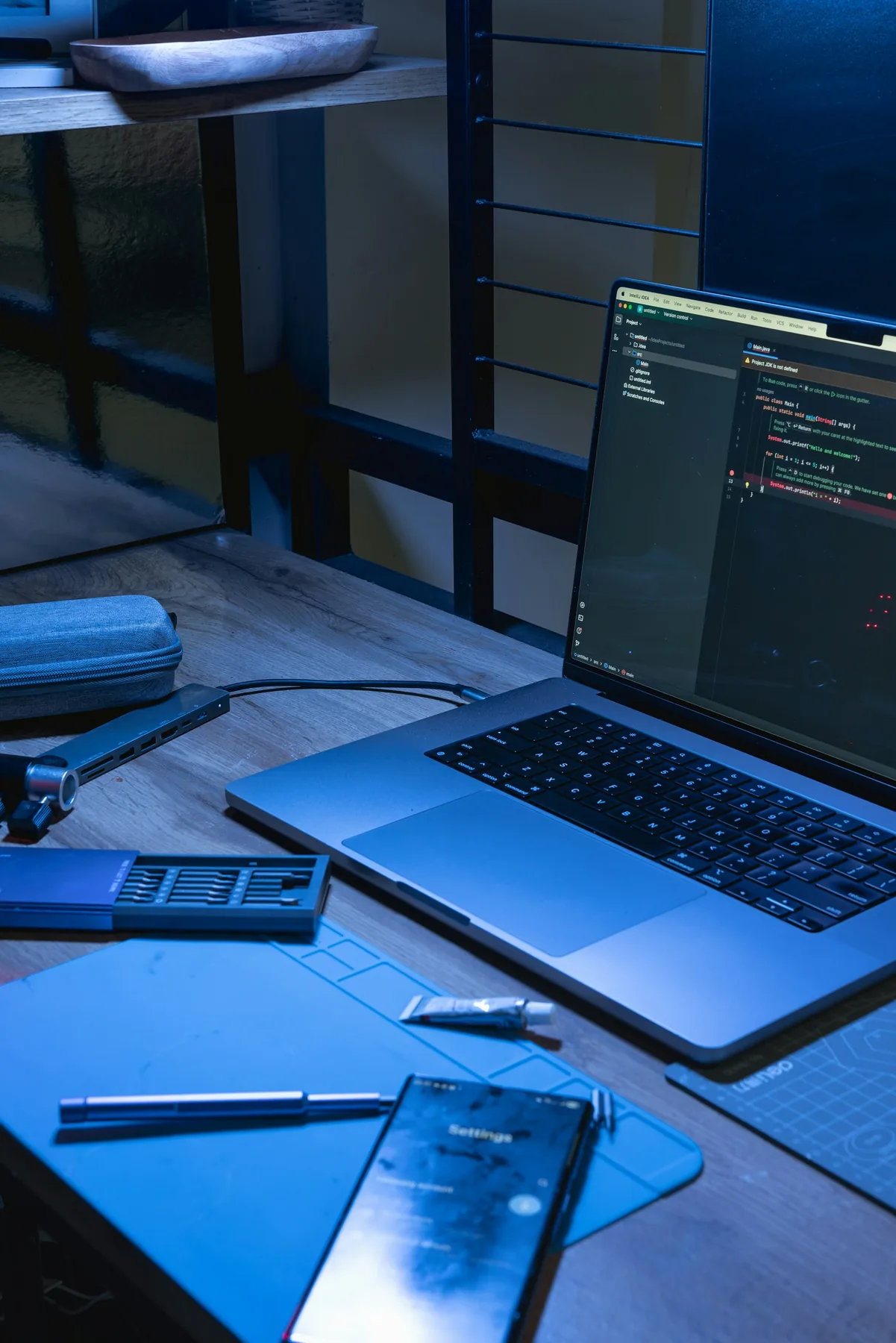 Laptop waarop code wordt geschreven